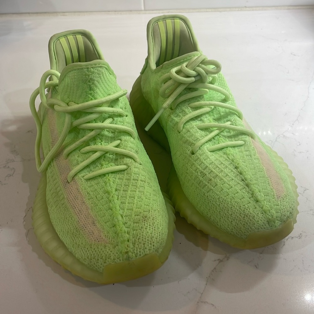 Yeezy Boost 350 V2  Neon Green *glows in dark*